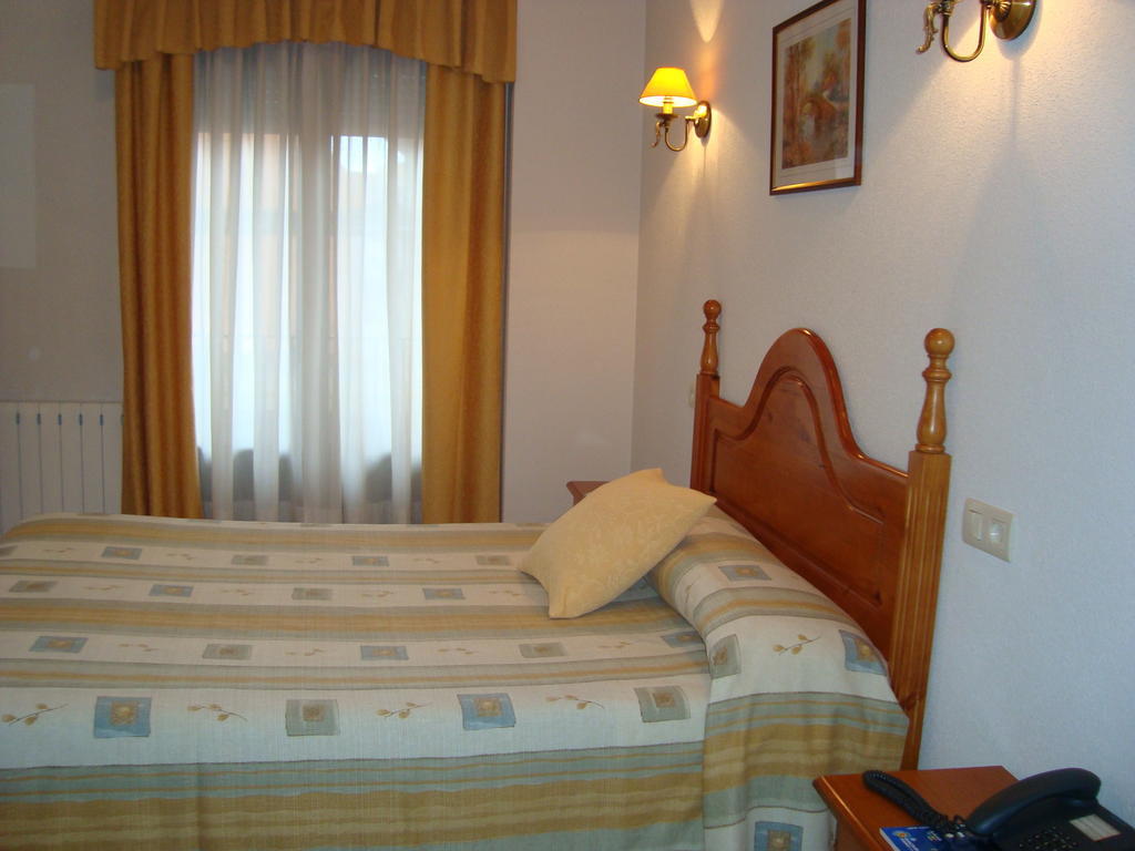 Hostal Universal Бенавенте Номер фото